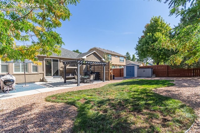 view of yard featuring a patio area and a pergola