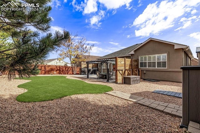 view of yard featuring a patio