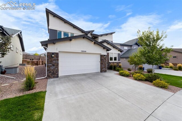 view of front of house featuring a garage