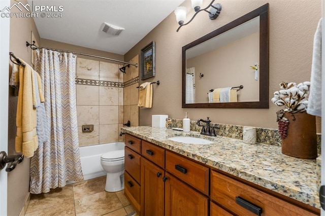 full bathroom featuring shower / tub combo with curtain, vanity, and toilet