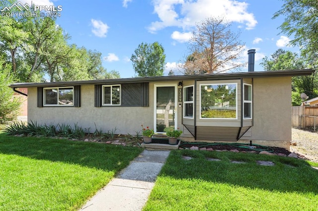 view of front of house with a front lawn