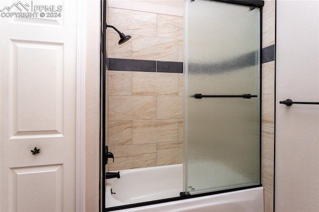 bathroom with shower / bath combination with glass door