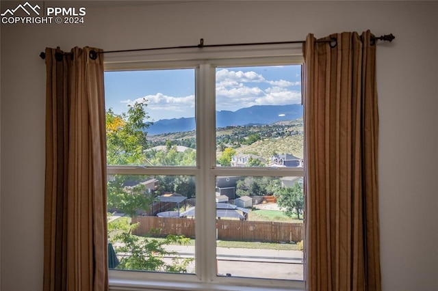 room details featuring a mountain view