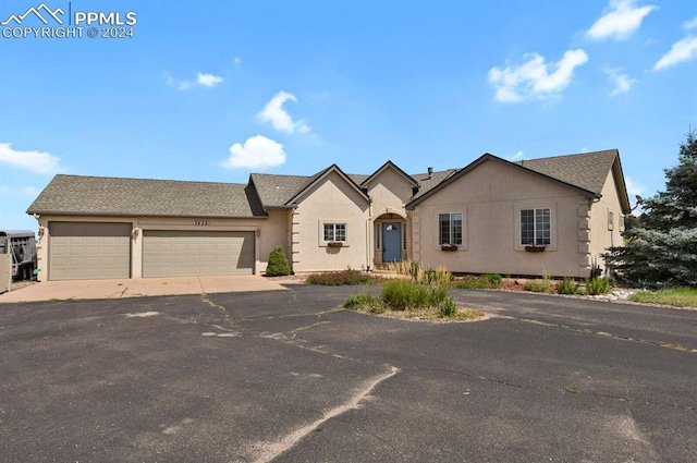 view of front of property featuring stucco siding, a garage, and concrete driveway