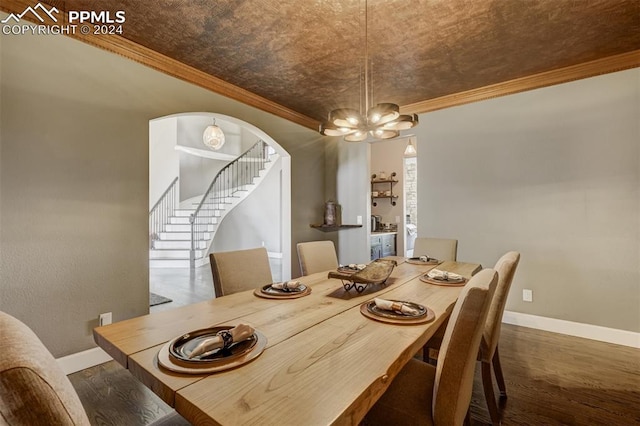 dining room featuring crown molding, dark hardwood / wood-style floors, and a chandelier