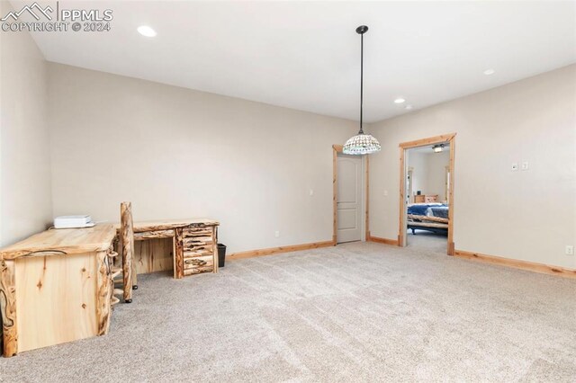 kitchen featuring light carpet, kitchen peninsula, pendant lighting, tasteful backsplash, and a breakfast bar