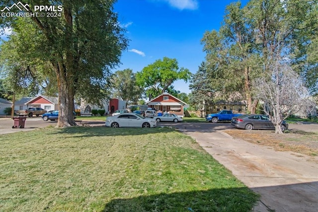 exterior space featuring a front yard