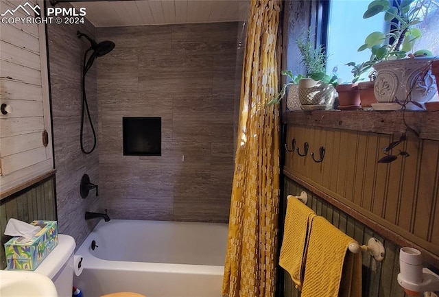 231 Plainview Pl, Manitou Springs, CO 80829 - bathroom featuring toilet and shower / washtub combination
