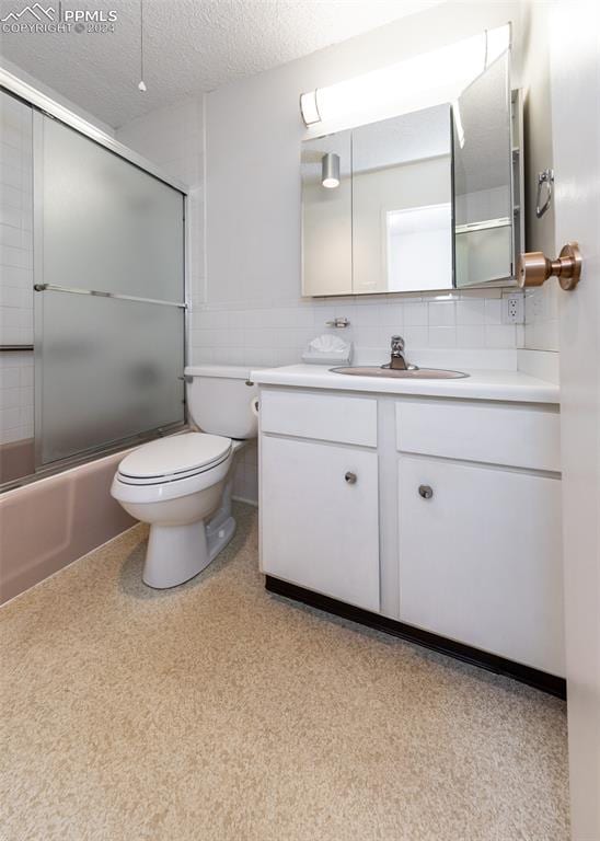 full bathroom with enclosed tub / shower combo, toilet, tasteful backsplash, and vanity