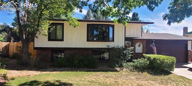 view of front of property with a front lawn