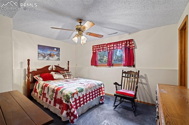 bedroom with ceiling fan, a textured ceiling, and carpet