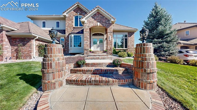 view of front facade featuring a front lawn