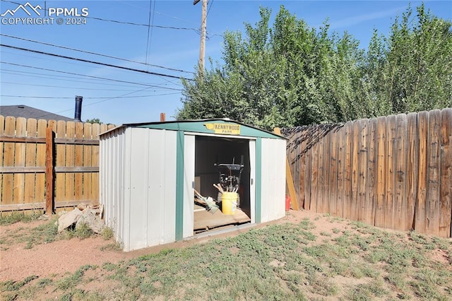 view of outbuilding