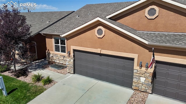 ranch-style home featuring a garage