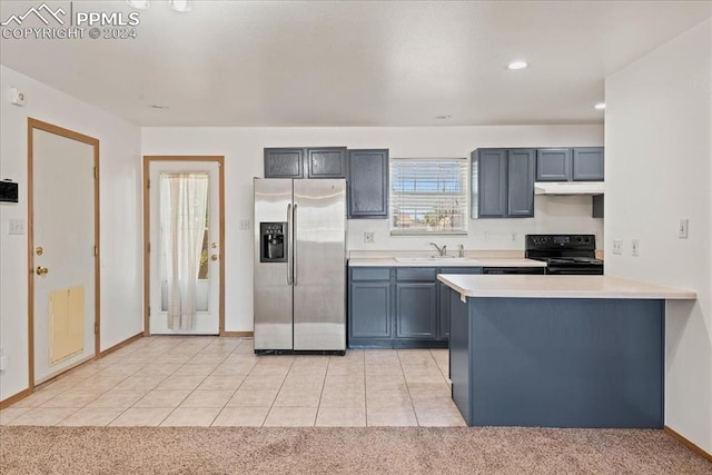 kitchen with light carpet, stainless steel refrigerator with ice dispenser, kitchen peninsula, and black / electric stove