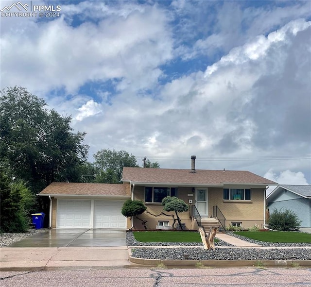 single story home featuring a garage