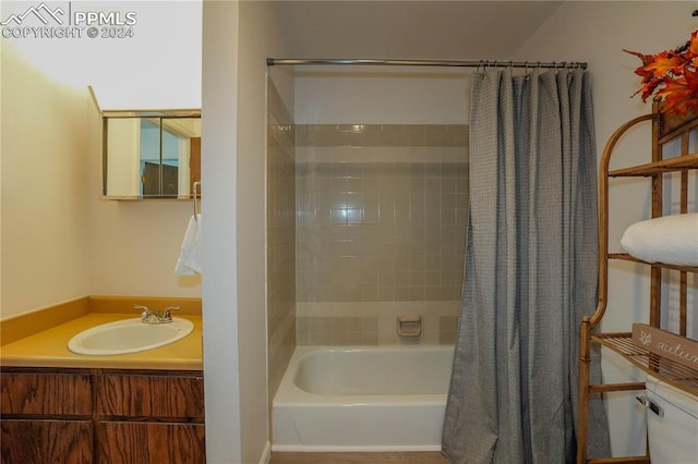 bathroom featuring shower / bath combo and sink