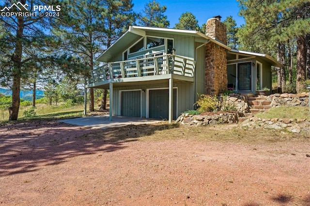 view of front of home with a garage