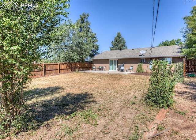 view of yard featuring a patio