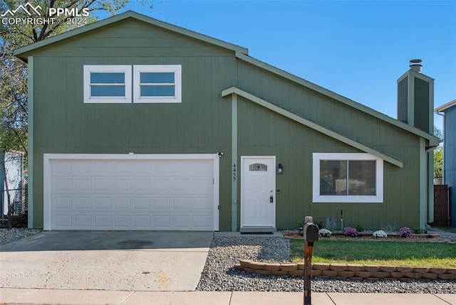 view of front facade featuring a garage