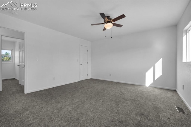 carpeted empty room featuring ceiling fan