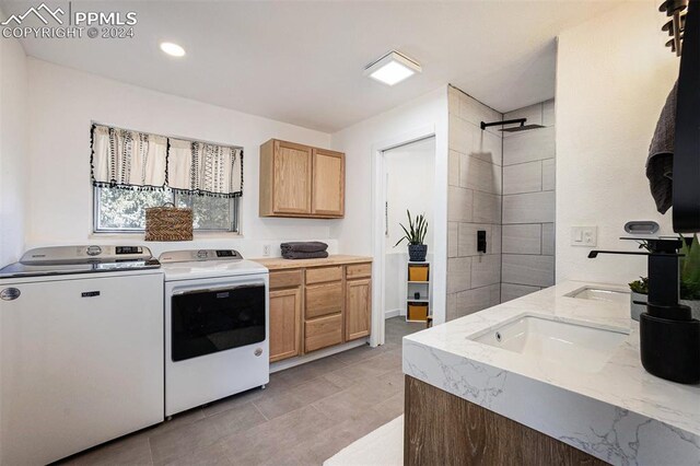 kitchen with washing machine and clothes dryer and light tile patterned flooring