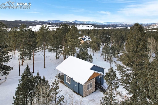 snowy aerial view featuring a mountain view