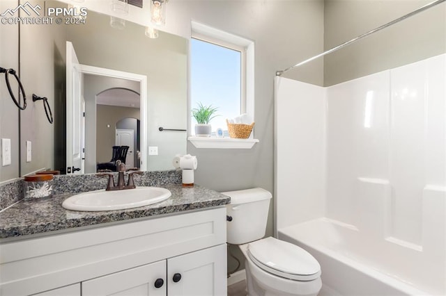 full bathroom with washtub / shower combination, vanity, and toilet