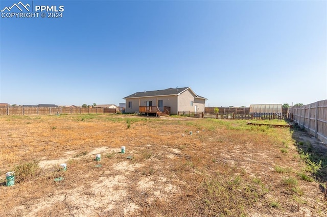 view of yard featuring a rural view