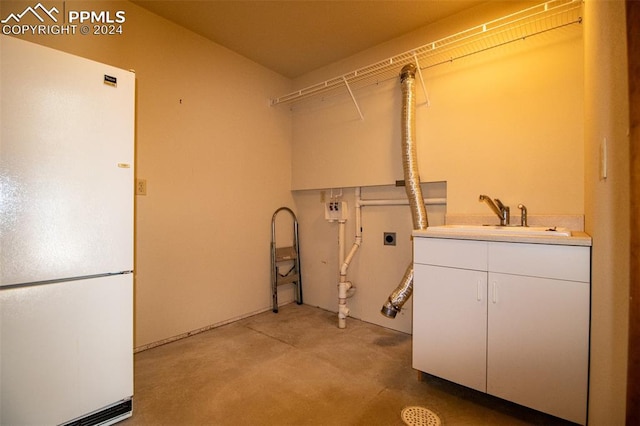 clothes washing area featuring cabinets, hookup for an electric dryer, and sink