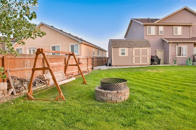 view of yard with a shed