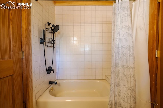 bathroom with shower / tub combo with curtain