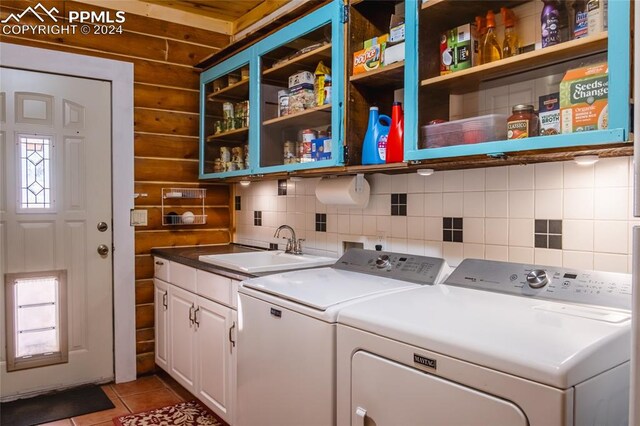 laundry room with cabinets, light tile patterned flooring, sink, and independent washer and dryer