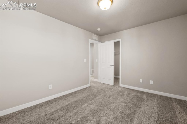 unfurnished room featuring carpet