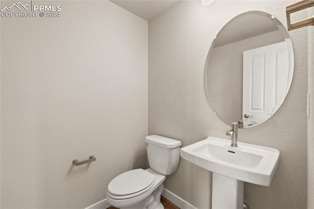 bathroom featuring sink and toilet