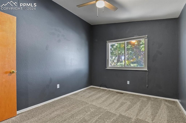 unfurnished room with carpet and ceiling fan