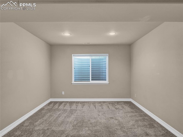 unfurnished room featuring carpet floors