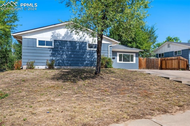 Listing photo 3 for 812 Maple Dr, Colorado Springs CO 80911