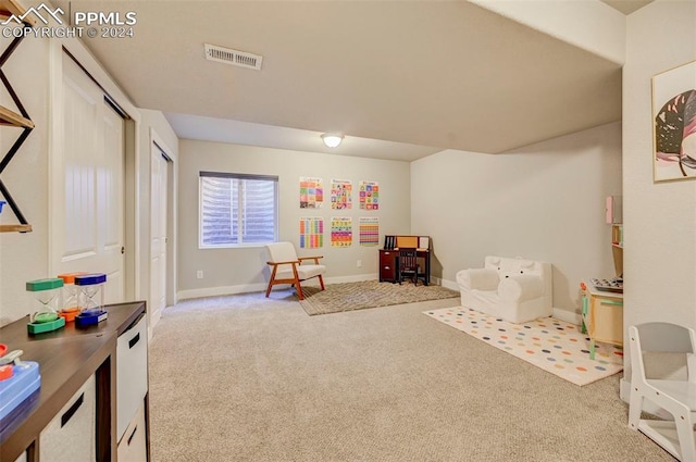 game room with carpet