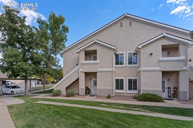 view of front of house with a front lawn