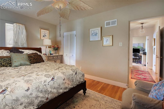 bedroom with light wood-type flooring and ceiling fan