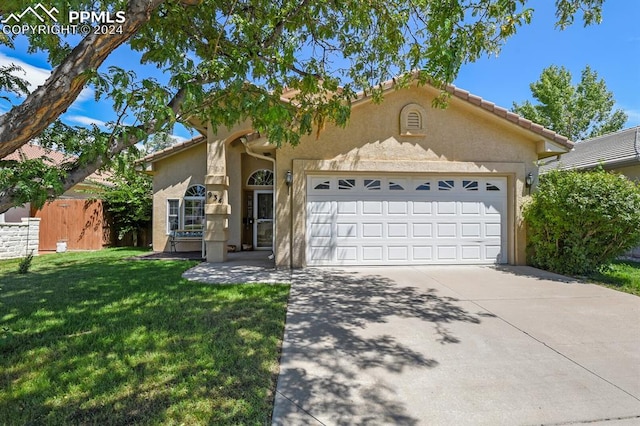 view of front of house featuring a front yard and a garage