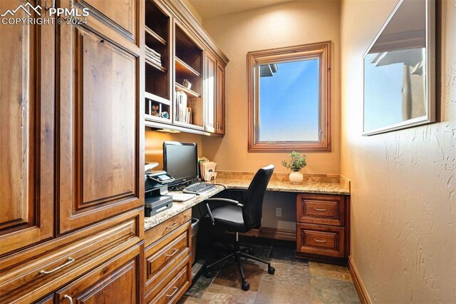 19155 Lochmere Ct, Monument, CO 80132 - ensuite bathroom featuring ceiling fan, lofted ceiling, and double vanity