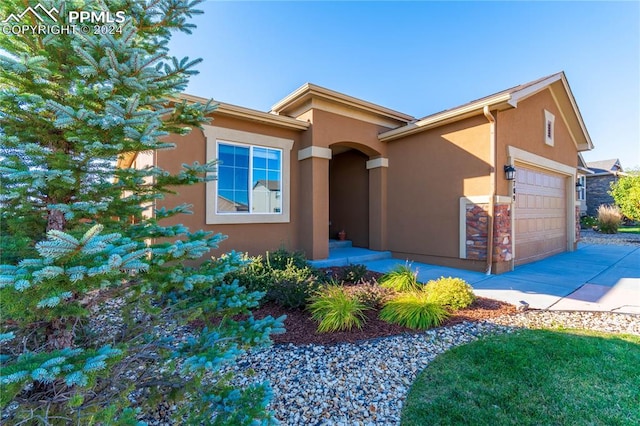 view of front of house featuring a garage