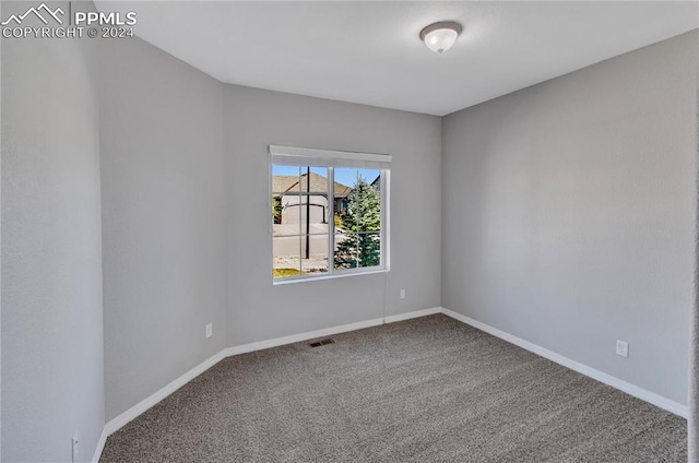 unfurnished room featuring carpet floors