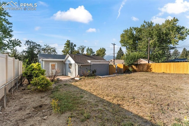 exterior space featuring a lawn