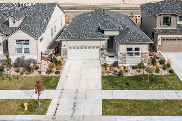 view of front of house featuring a front yard