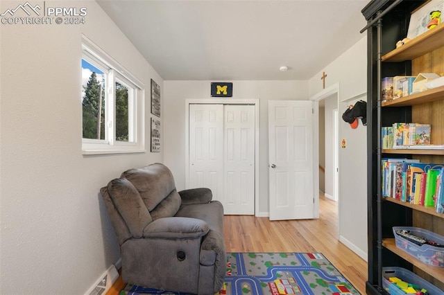 living area with light hardwood / wood-style floors