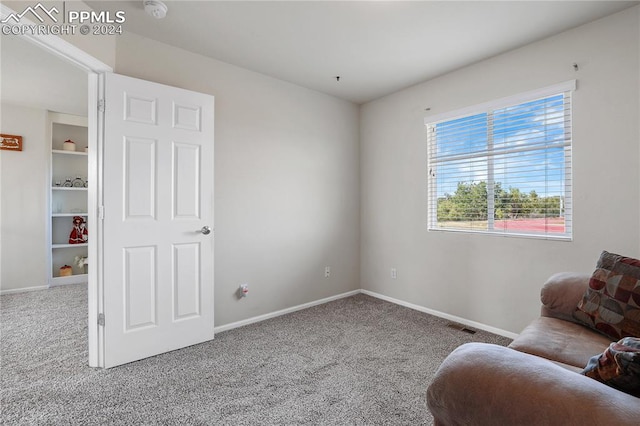 living area with carpet flooring