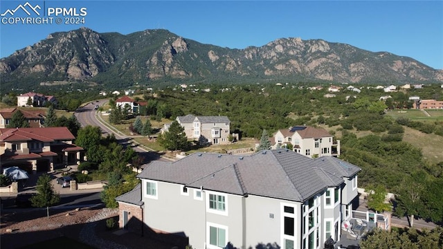 bird's eye view with a mountain view